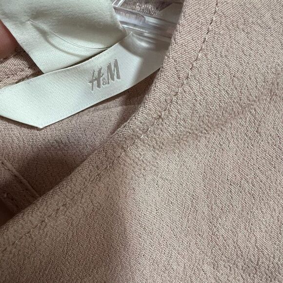 H&M Puff-sleeved blouse Powdered Pink - Picture 7 of 8